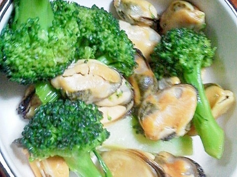 ムール貝とブロッコリーのガーリック炒め